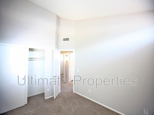 Building Photo - 8138 W Shangri La Rd