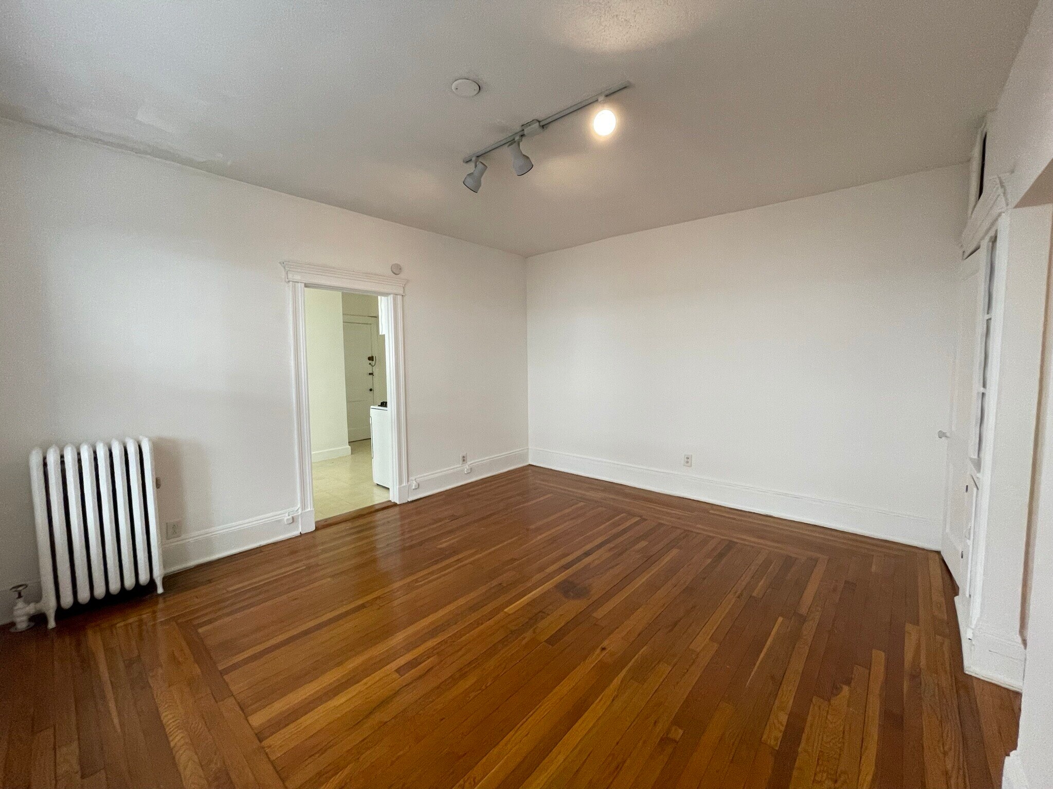 Building Photo - 1870 Commonwealth Ave