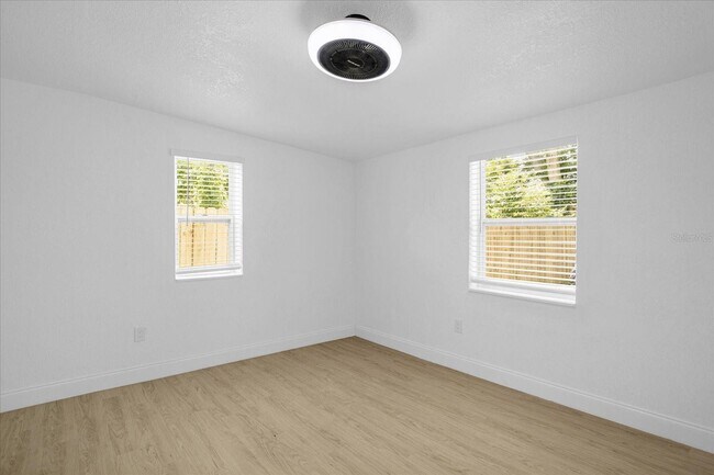 Building Photo - 812 W Miller St