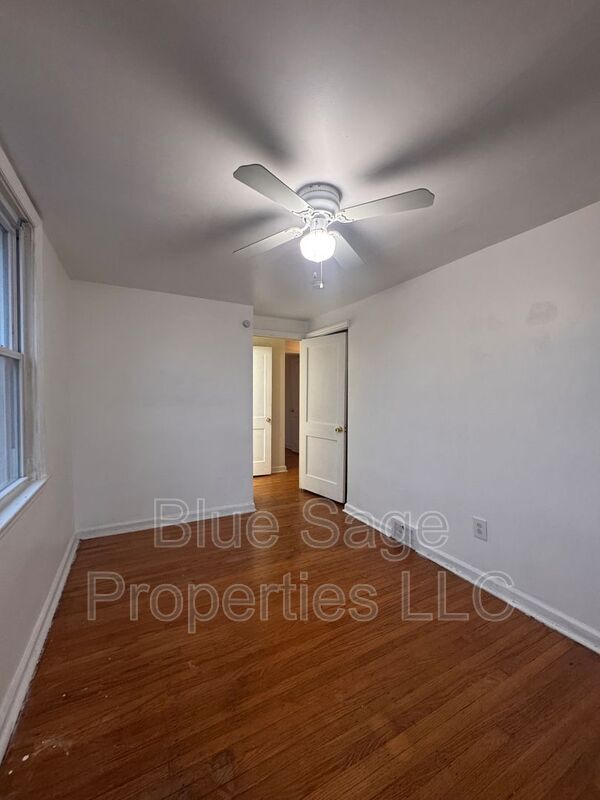 Building Photo - 575 S 4th St