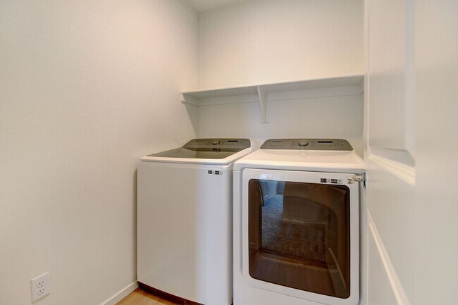 Building Photo - 4954 Denys Dr.