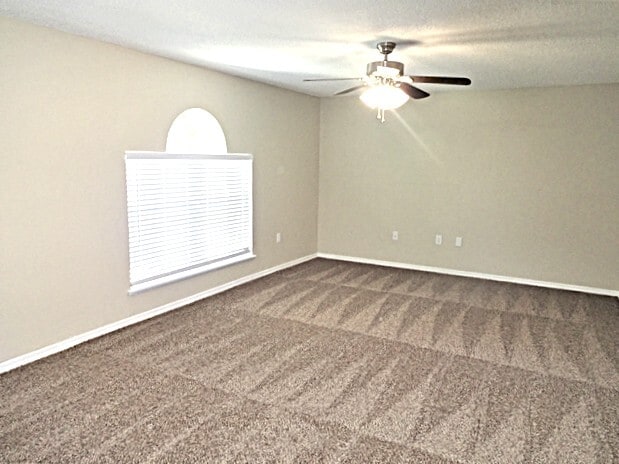 Building Photo - 45 Ulaturn Trl