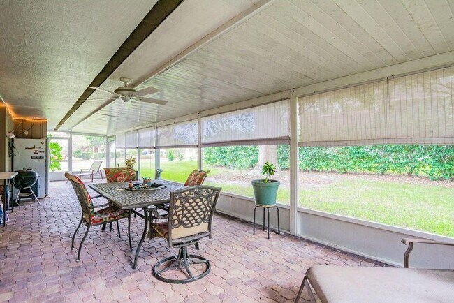 Building Photo - 3 bedroom 3 bath executive home in Imperia...