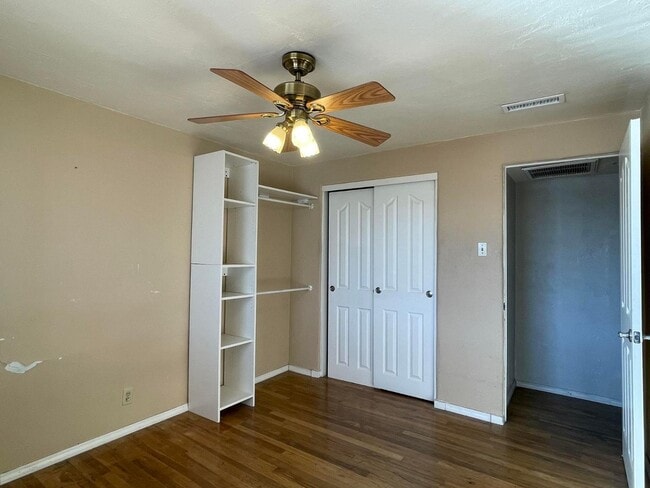 Building Photo - 1817 Cornell Dr SE