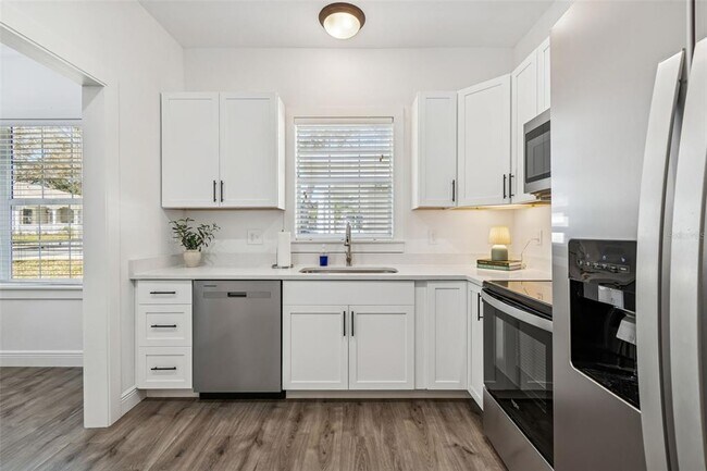 Building Photo - 12715 Taylor Nicolas Dr