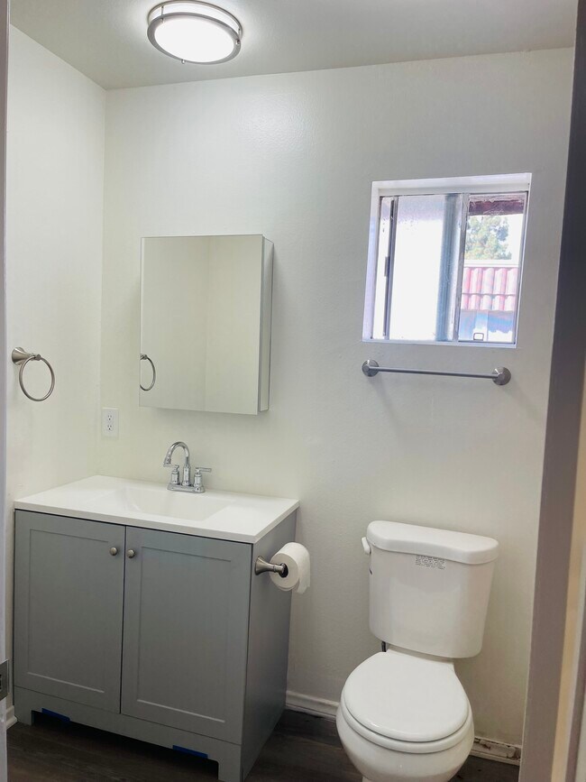 Building Photo - 6442 Rostrata Ave