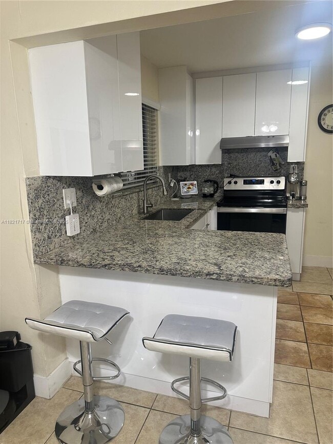 Building Photo - 545 W 79th Pl