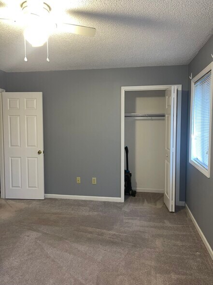 Building Photo - 4147 Spirea Dr