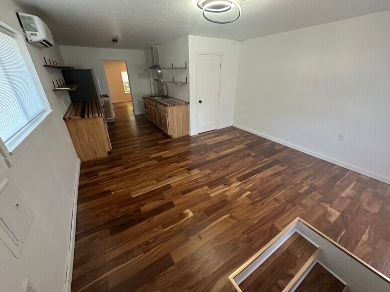 Building Photo - 401 Beaumont Dr