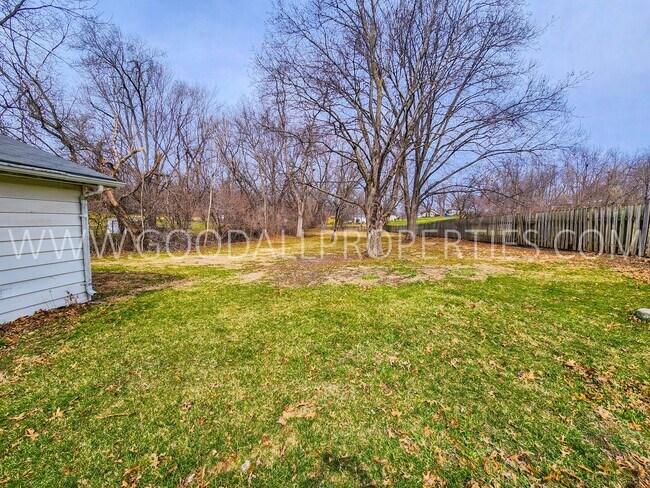 Building Photo - Great Deal !!! 4 Bedroom 1 Bath Home in Des Moines