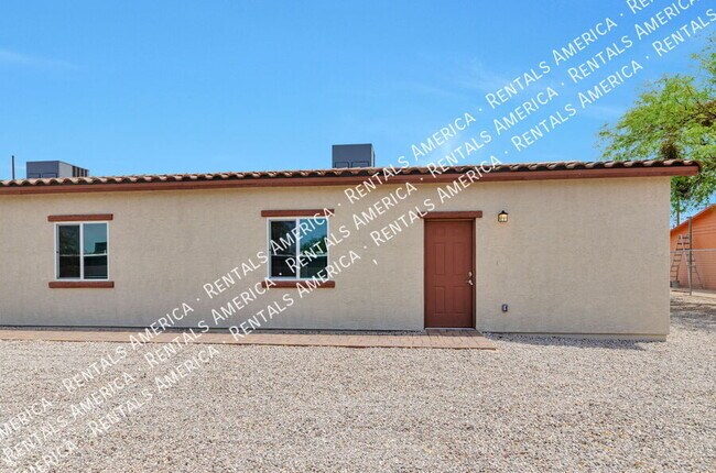 Building Photo - 3727 N Stone Ave