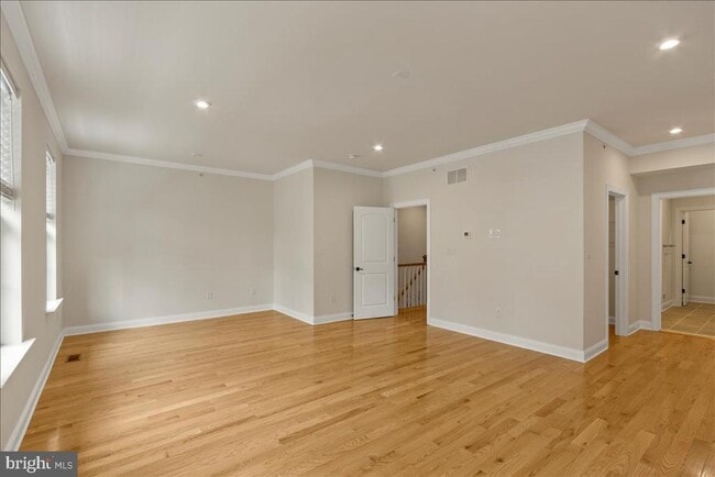 Building Photo - 264 W Ashland St