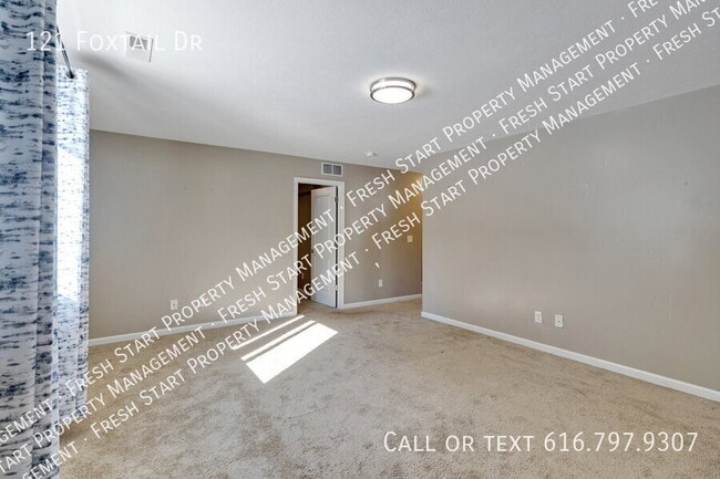 Building Photo - 121 Foxtail Dr