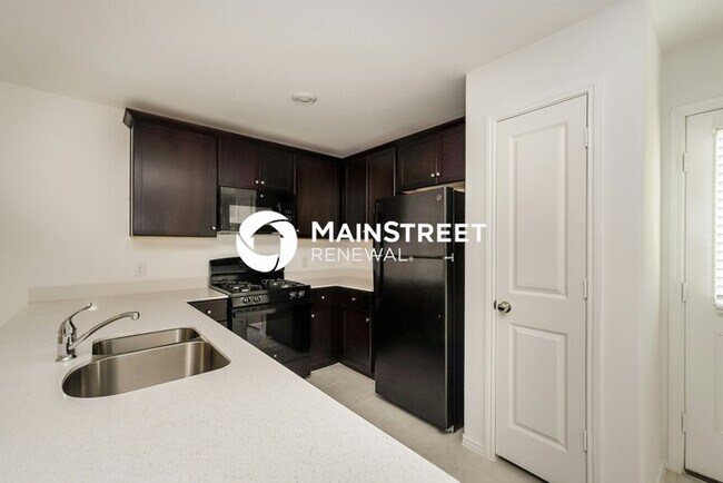 Building Photo - 3 Bedroom Pet-Friendly Home in Fort Worth, TX with Main Street Renewal