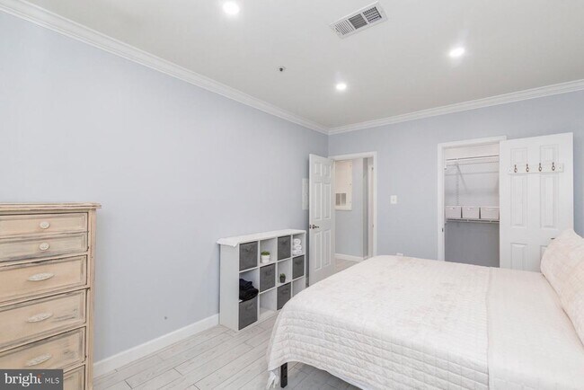 Building Photo - 255 S Pickett St