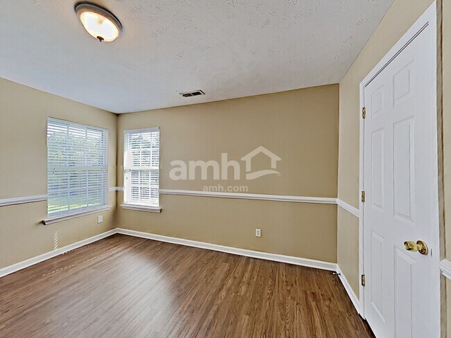 Building Photo - 2822 Meadow Gln