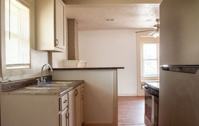Building Photo - Must See 2-Bedroom Home!!