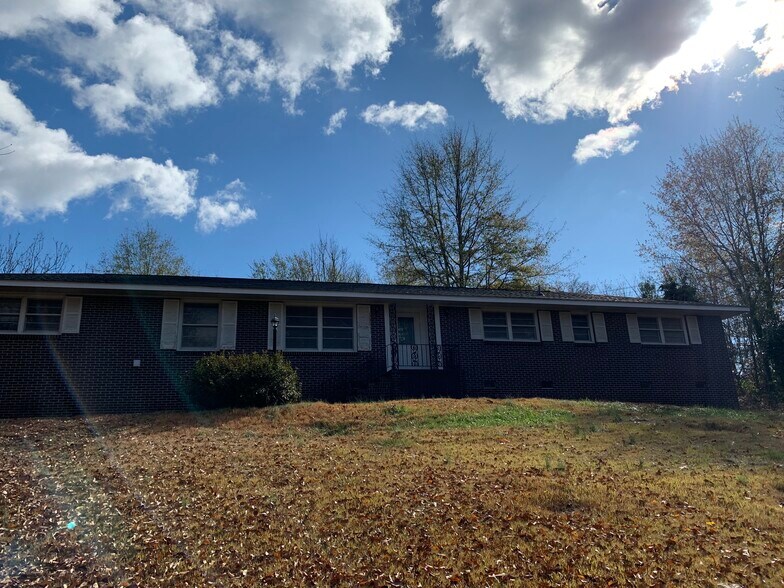 Building Photo - 2700 Leconte Rd