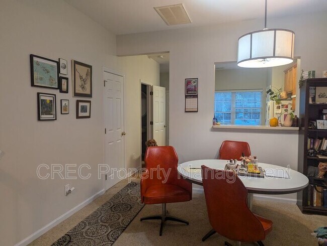 Building Photo - 202 Twin Tree Dr