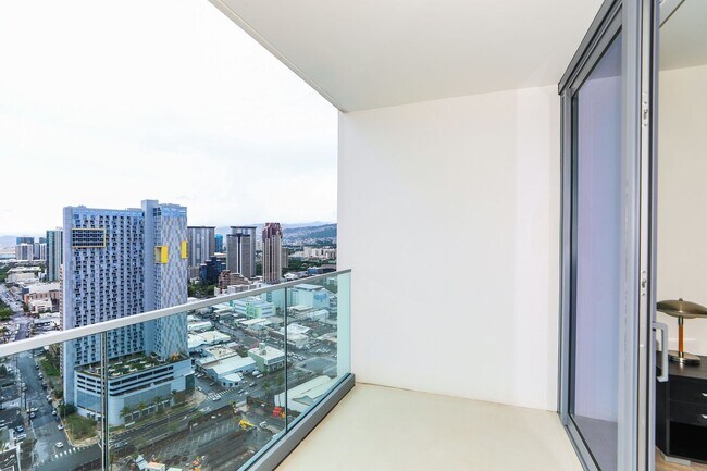 Building Photo - KOULA 2b2b1pkg Ready to Move In!