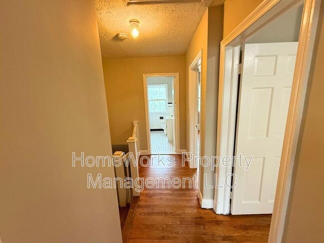 Building Photo - 347 Martingale Ave