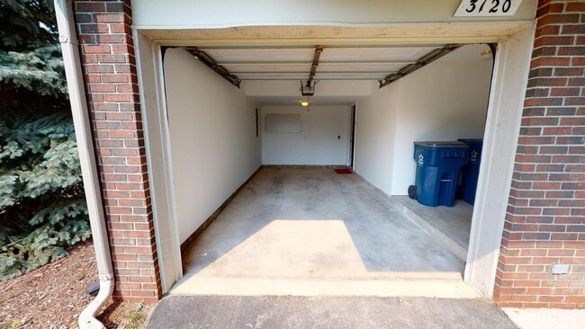Building Photo - 3120 Promenade Cir