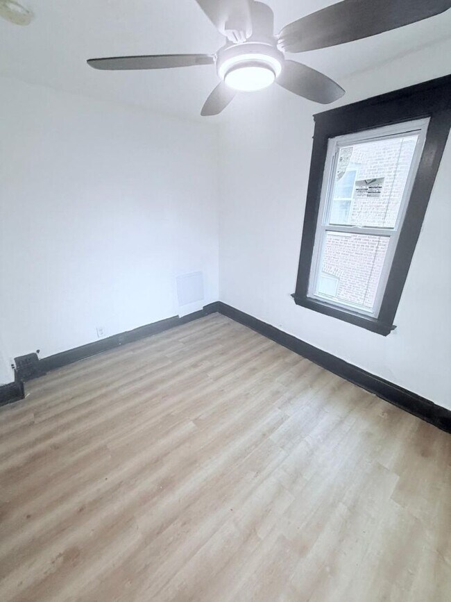 Building Photo - 2791 E 127th St