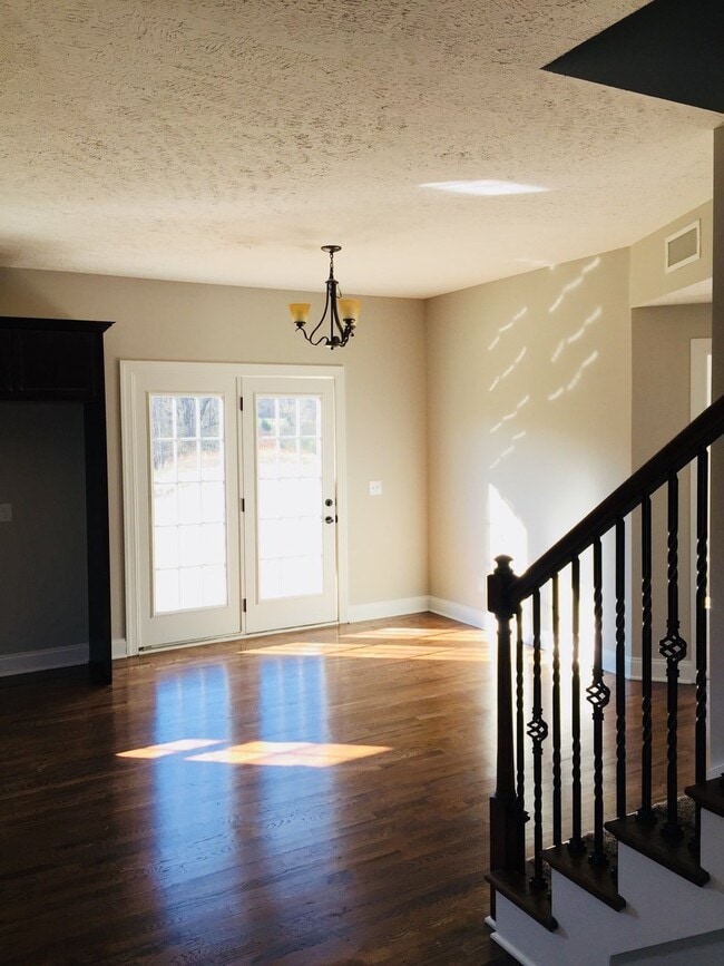 Building Photo - Beautiful family home in desirable Sugar Valley community