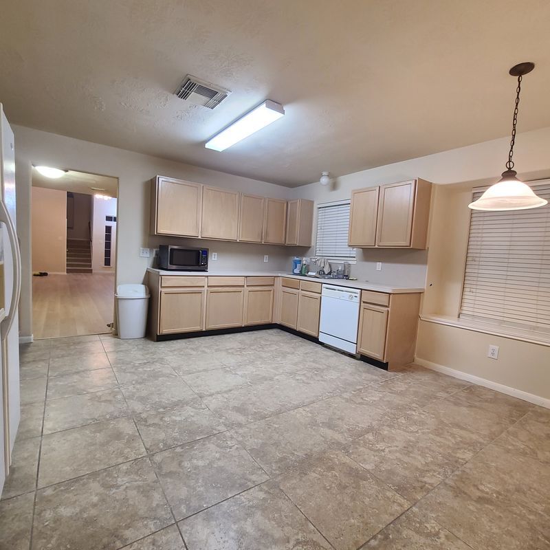 Building Photo - 16786 N Blue Jay Dr