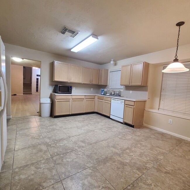 Building Photo - 16786 N Blue Jay Dr