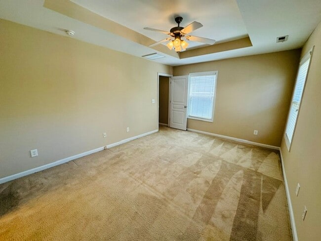 Building Photo - Gorgeous 3 Bedroom Townhome - Ready and Available