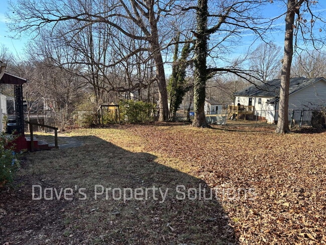 Building Photo - Recently Refreshed 3BR Home with Large Fenced Backyard