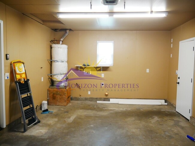 Building Photo - Remodeled 3 Bed 1 Bath 900sqft home in West Sacramento
