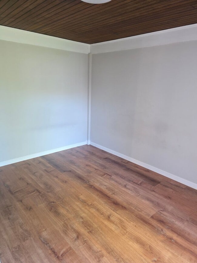 Building Photo - McDaniel Heights Single Family Home