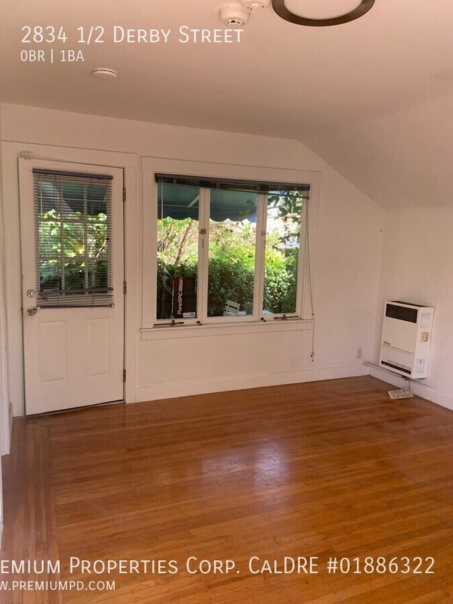 Building Photo - 2834 1/2 Derby Street-
