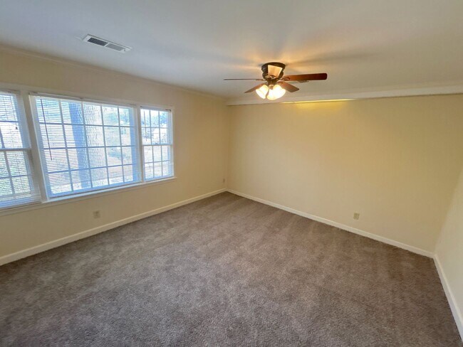 Building Photo - 5184 Dunnellon Ave