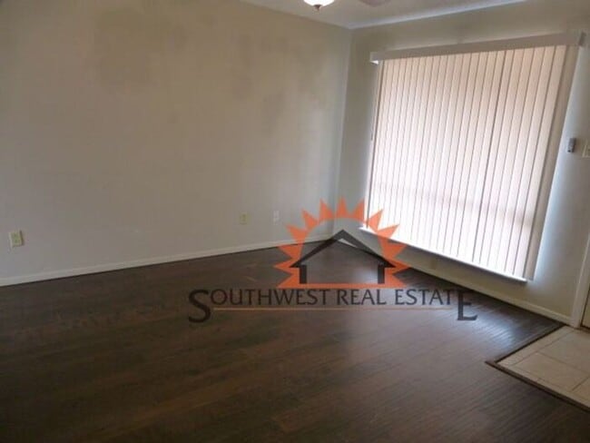 Building Photo - Cute 3 bedroom 1 bath one car garage