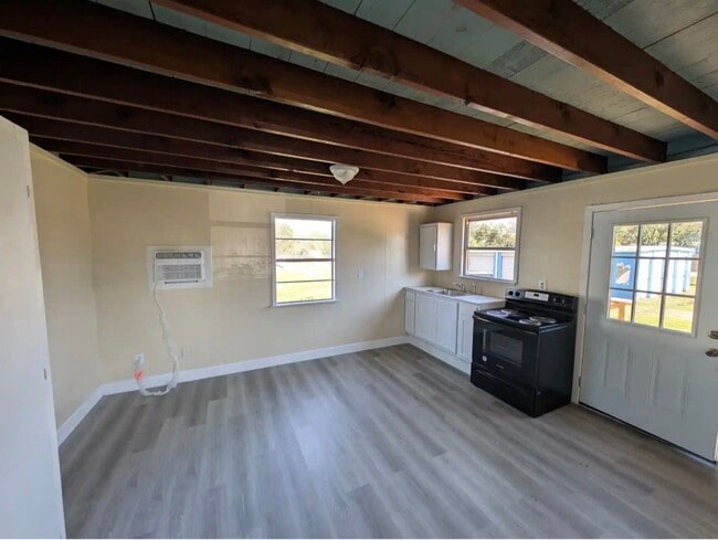 Building Photo - 2600 Shanks Rd