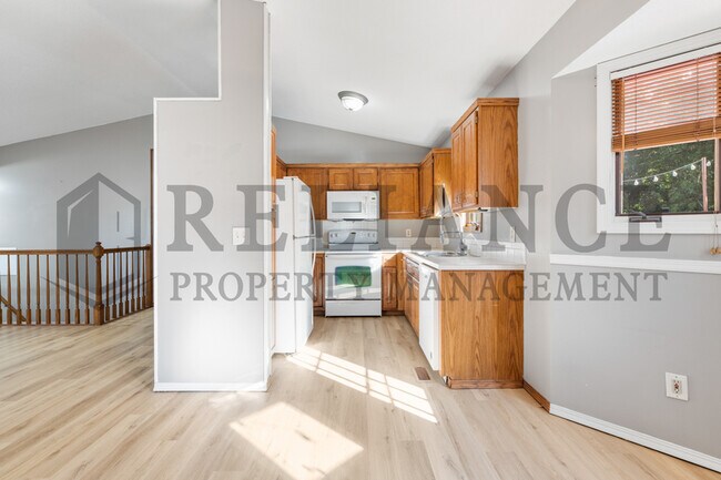 Building Photo - 2126 N Pine Grove St