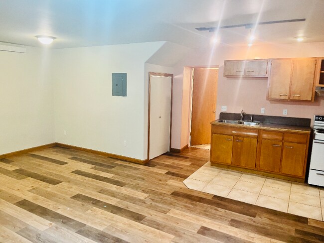 Building Photo - 124 S 2nd St