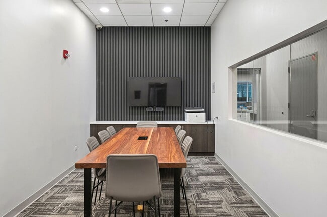 Building Photo - 512 N McClurg Ct