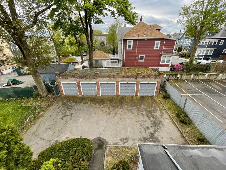 Building Photo - 27 Dix St