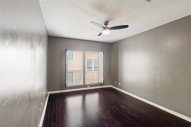Building Photo - 7135 Harmony Cove