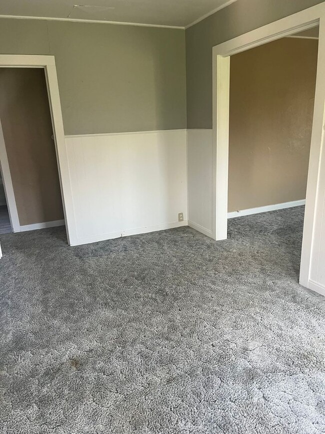 Building Photo - 2 bedroom 2 bath Country House with Big Den