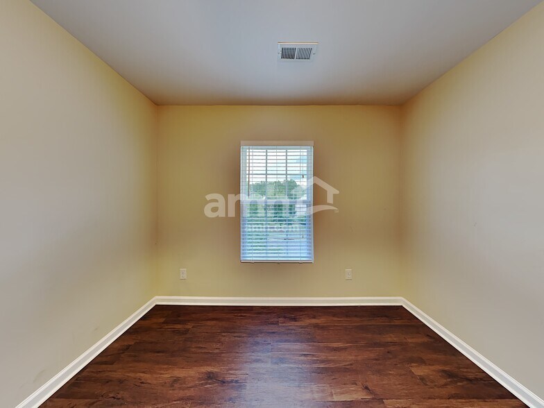 Building Photo - 106 Lick Creek Ln