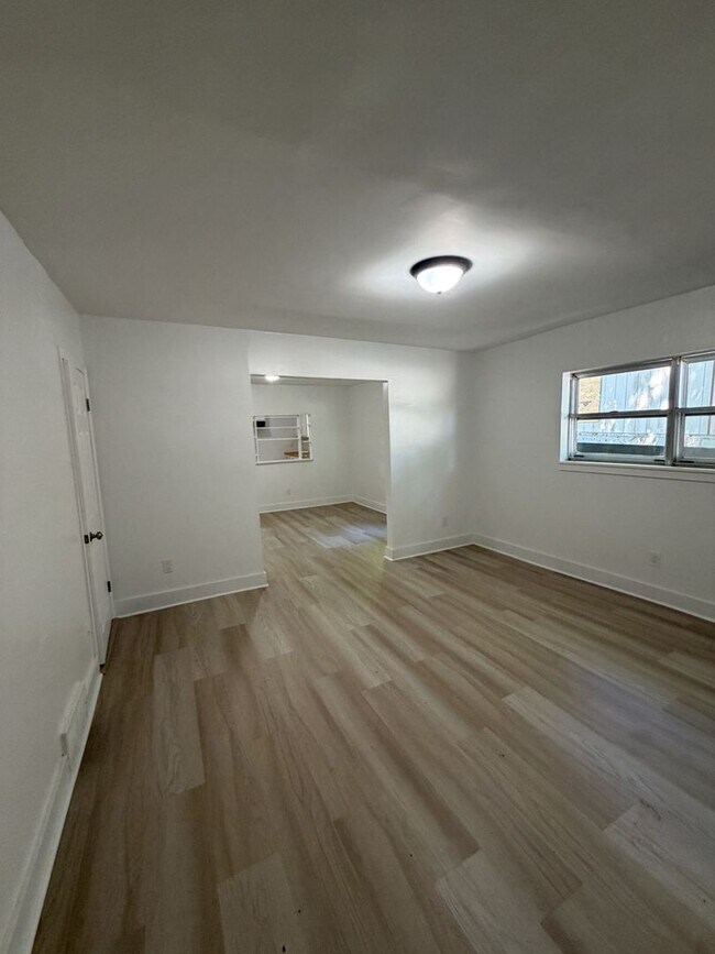 Building Photo - 3482 Lamphier Ave