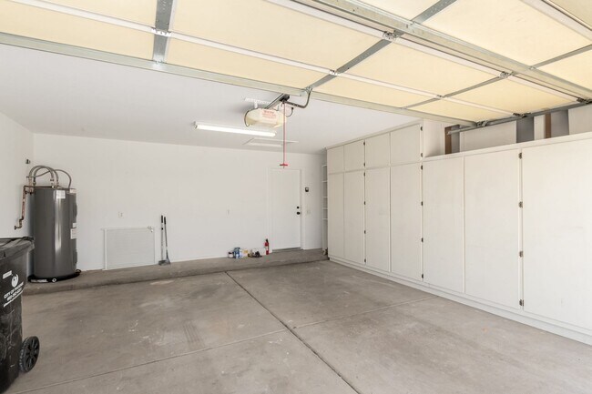 Building Photo - Beautifully Updated 3-Bedroom Home in Prem...