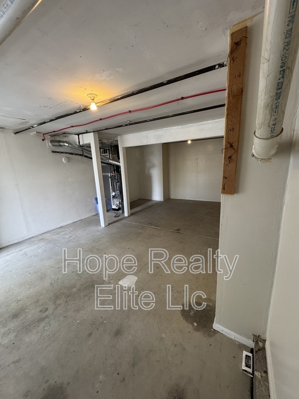 Building Photo - 1225 N Chestnut St