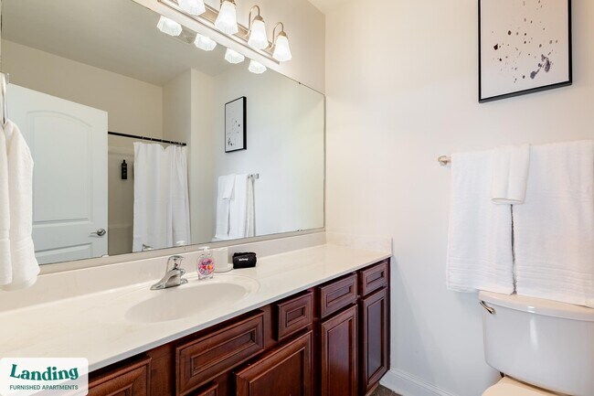 Building Photo - 2118 Silvercrest Dr