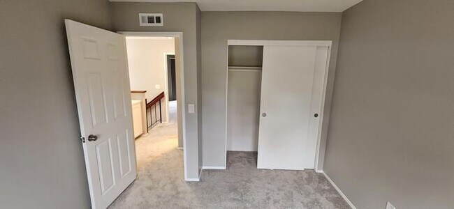 Building Photo - 6863 Alderwood Dr